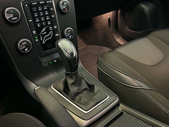 Volvo V40 22 of 28