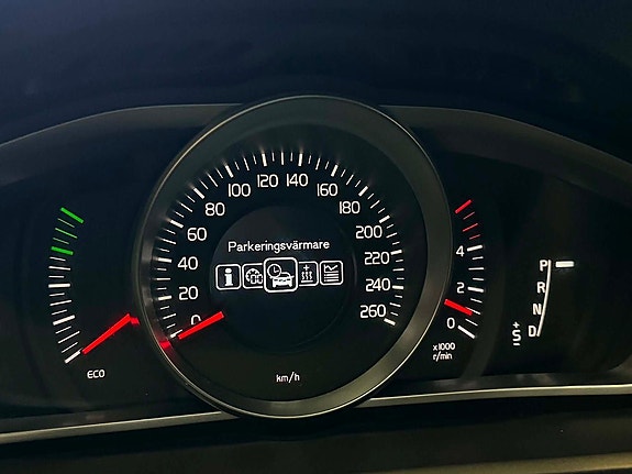 Volvo V40 15 of 28