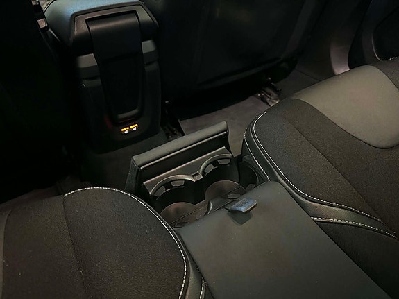 Volvo V40 27 of 28