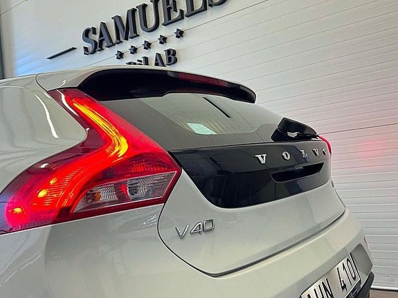 Volvo V40 6 of 28