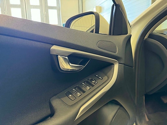 Volvo V40 24 of 28