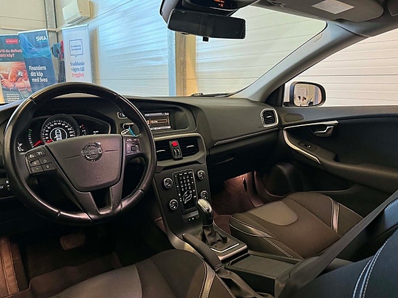 Volvo V40 12 of 28