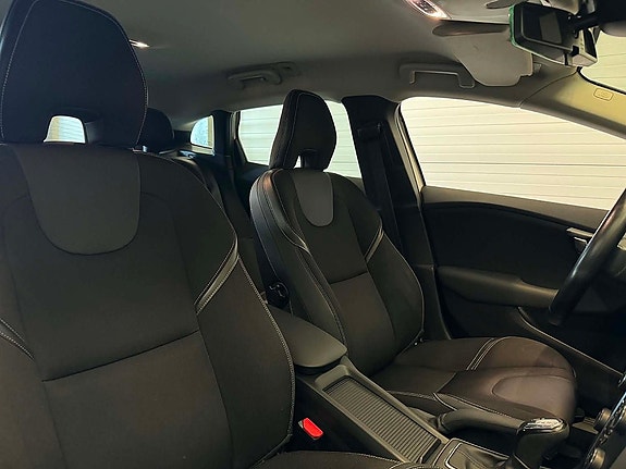 Volvo V40 18 of 28