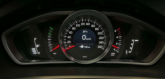 Volvo V40 14 of 28