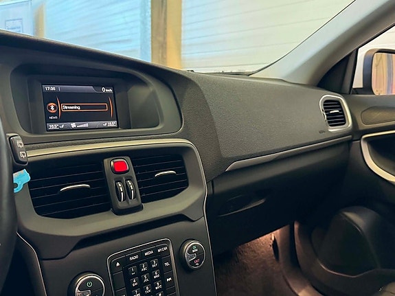 Volvo V40 19 of 28