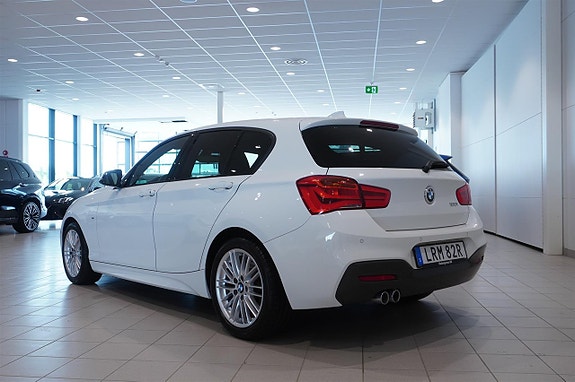 BMW 120i 4 of 12