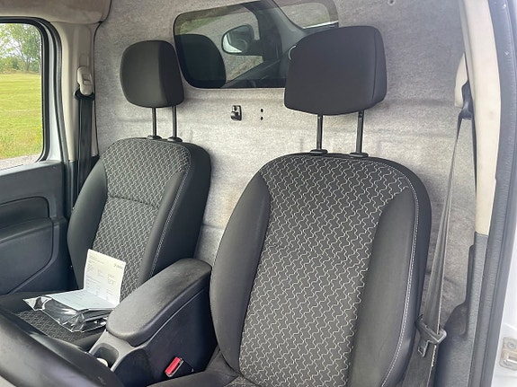 Renault Kangoo Express 8 of 12