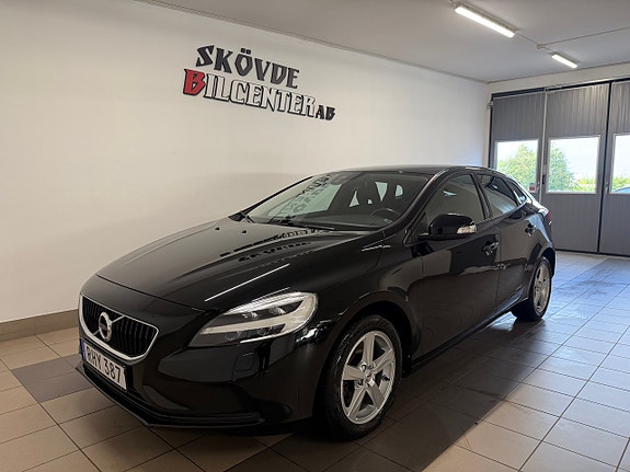 Volvo V40 2 of 8
