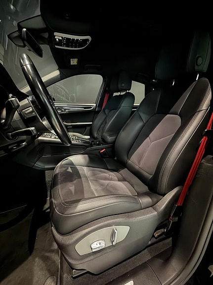 Porsche Macan S 11 of 16