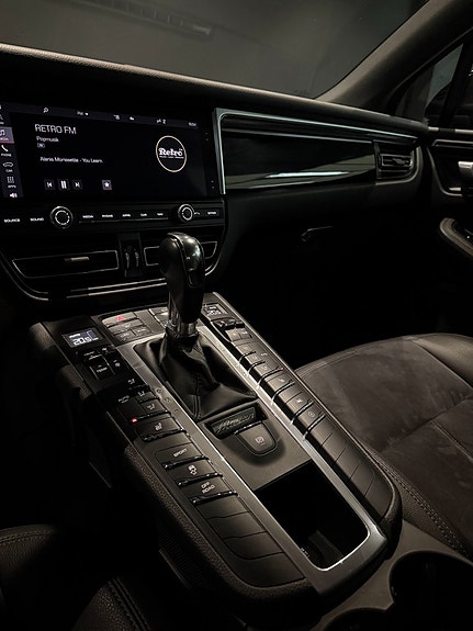 Porsche Macan S 13 of 16
