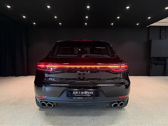 Porsche Macan S 7 of 16