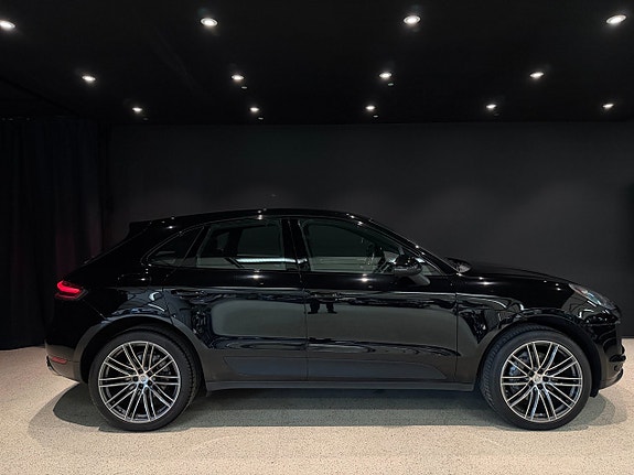 Porsche Macan S 6 of 16