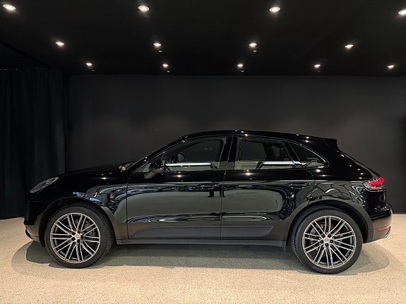 Porsche Macan S 3 of 16