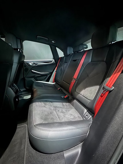 Porsche Macan S 10 of 16