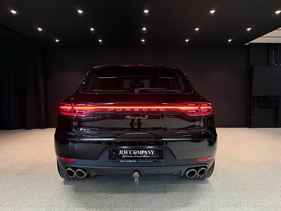 Porsche Macan S 8 of 16