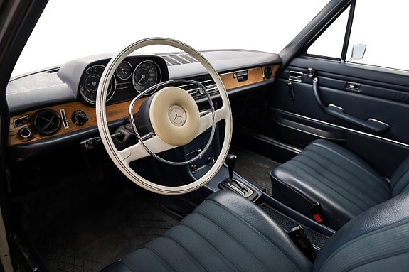 Mercedes-Benz W114 10 of 22