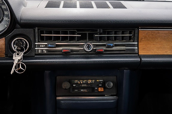 Mercedes-Benz W114 13 of 22