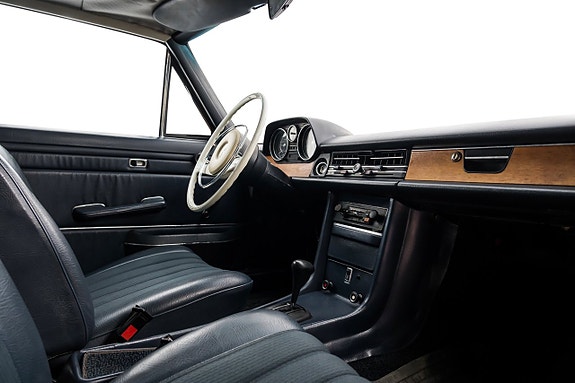 Mercedes-Benz W114 21 of 22