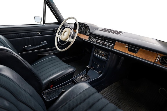 Mercedes-Benz W114 16 of 22