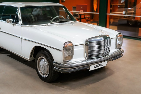 Mercedes-Benz W114 2 of 22