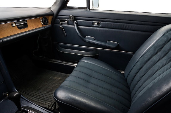 Mercedes-Benz W114 15 of 22