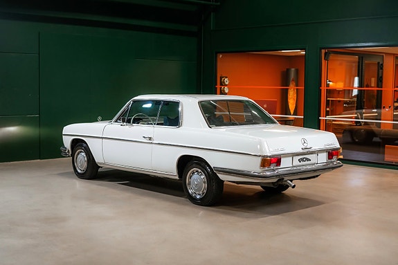 Mercedes-Benz W114 3 of 22