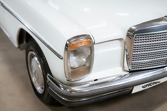 Mercedes-Benz W114 9 of 22