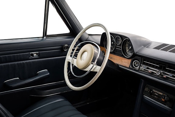 Mercedes-Benz W114 17 of 22