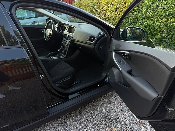 Volvo V40 Cross Country 17 of 24