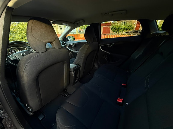 Volvo V40 Cross Country 15 of 24