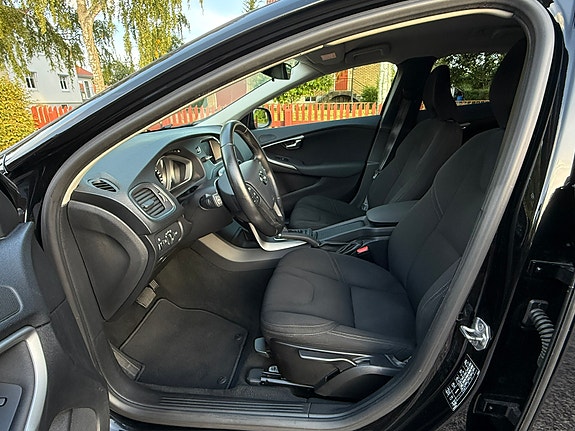 Volvo V40 Cross Country 18 of 24
