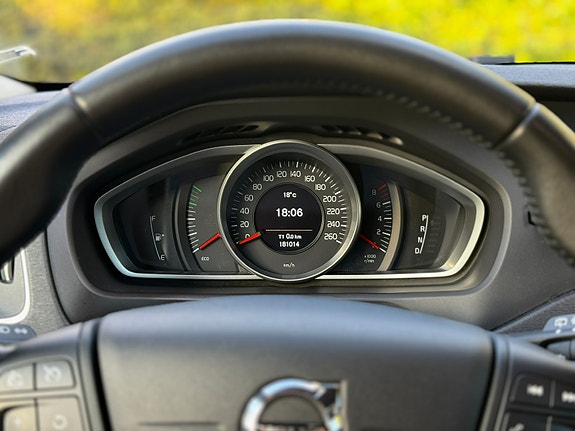 Volvo V40 Cross Country 14 of 24