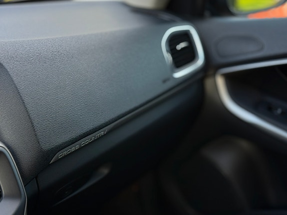 Volvo V40 Cross Country 13 of 24