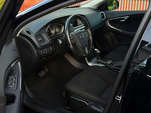 Volvo V40 Cross Country 12 of 24