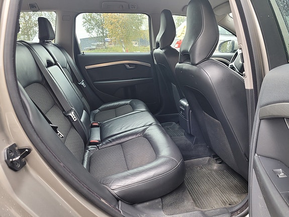 Volvo V70 7 of 9