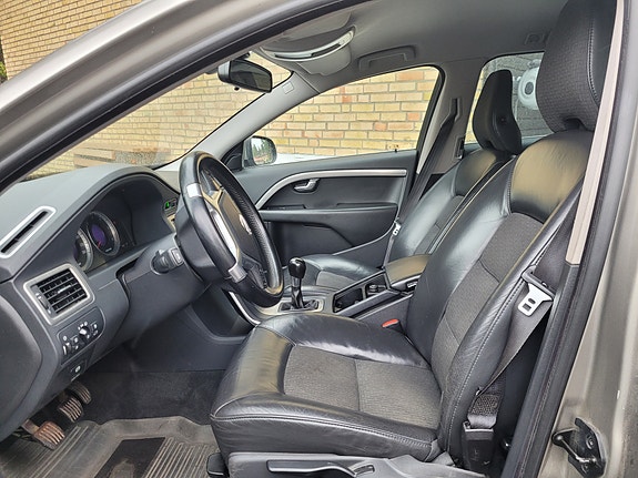 Volvo V70 6 of 9