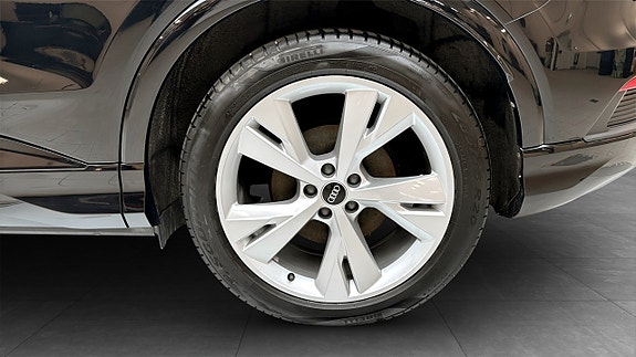 Audi Q4 e-tron 6 of 15
