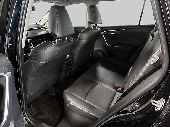 Toyota RAV4 10 of 18