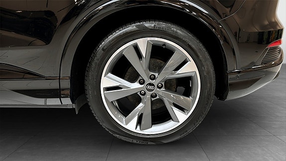 Audi Q4 e-tron 6 of 17