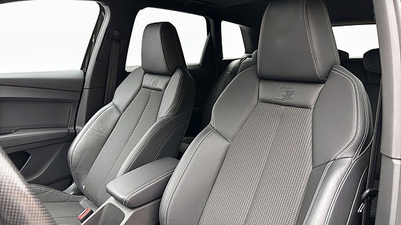 Audi Q4 e-tron 9 of 17
