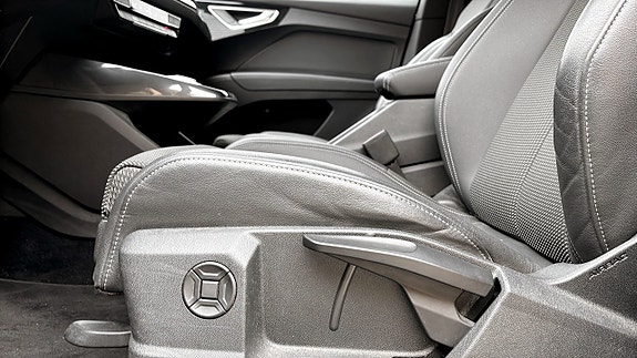 Audi Q4 e-tron 13 of 17