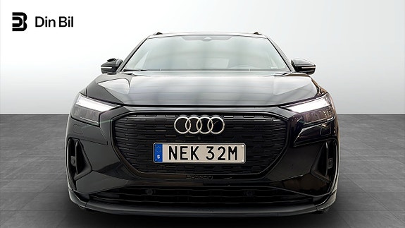 Audi Q4 e-tron 4 of 17