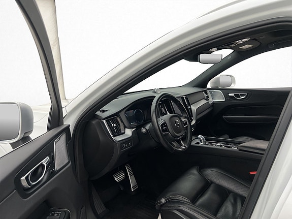 Volvo XC60 14 of 30