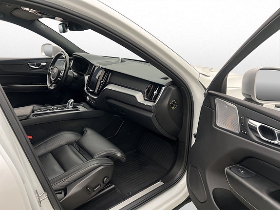Volvo XC60 27 of 30
