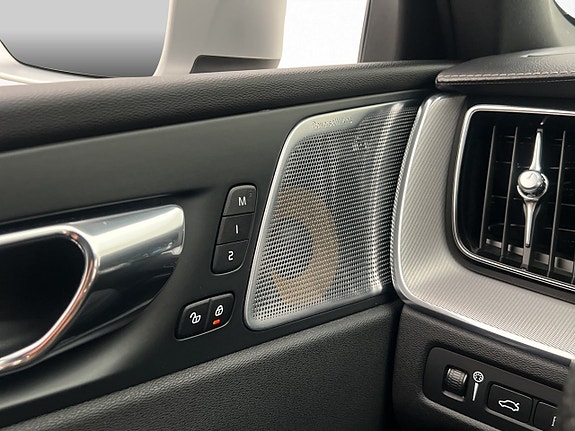 Volvo XC60 11 of 30