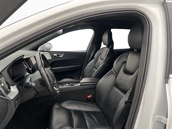 Volvo XC60 13 of 30