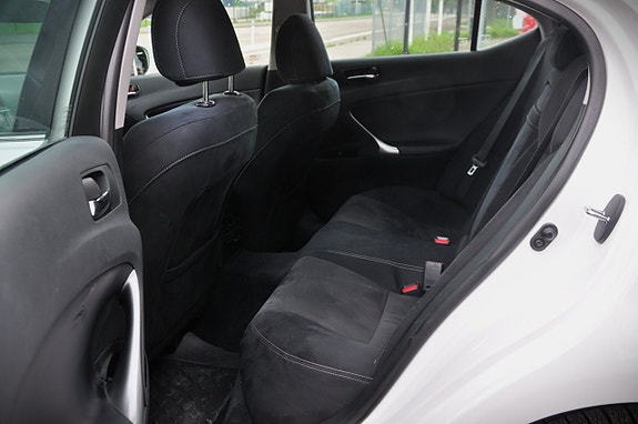 Lexus IS250 10 of 11