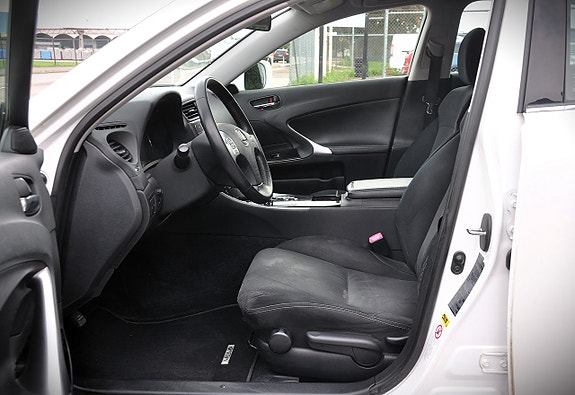 Lexus IS250 6 of 11