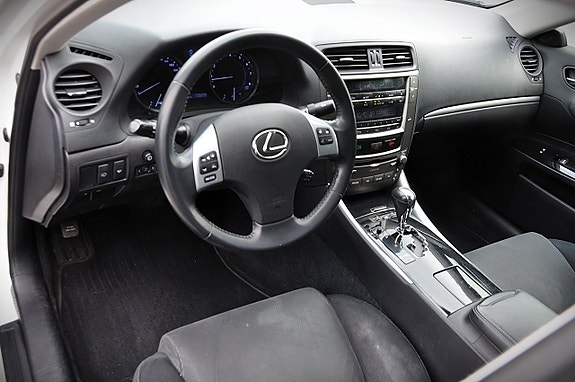 Lexus IS250 7 of 11