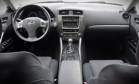 Lexus IS250 8 of 11